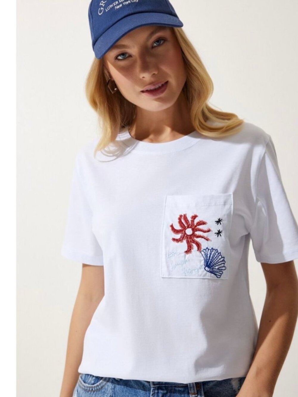 Zara White Embroidered Beaded Pocket Tee Coastal Sun Shell Graphic T-Shirt Sz M